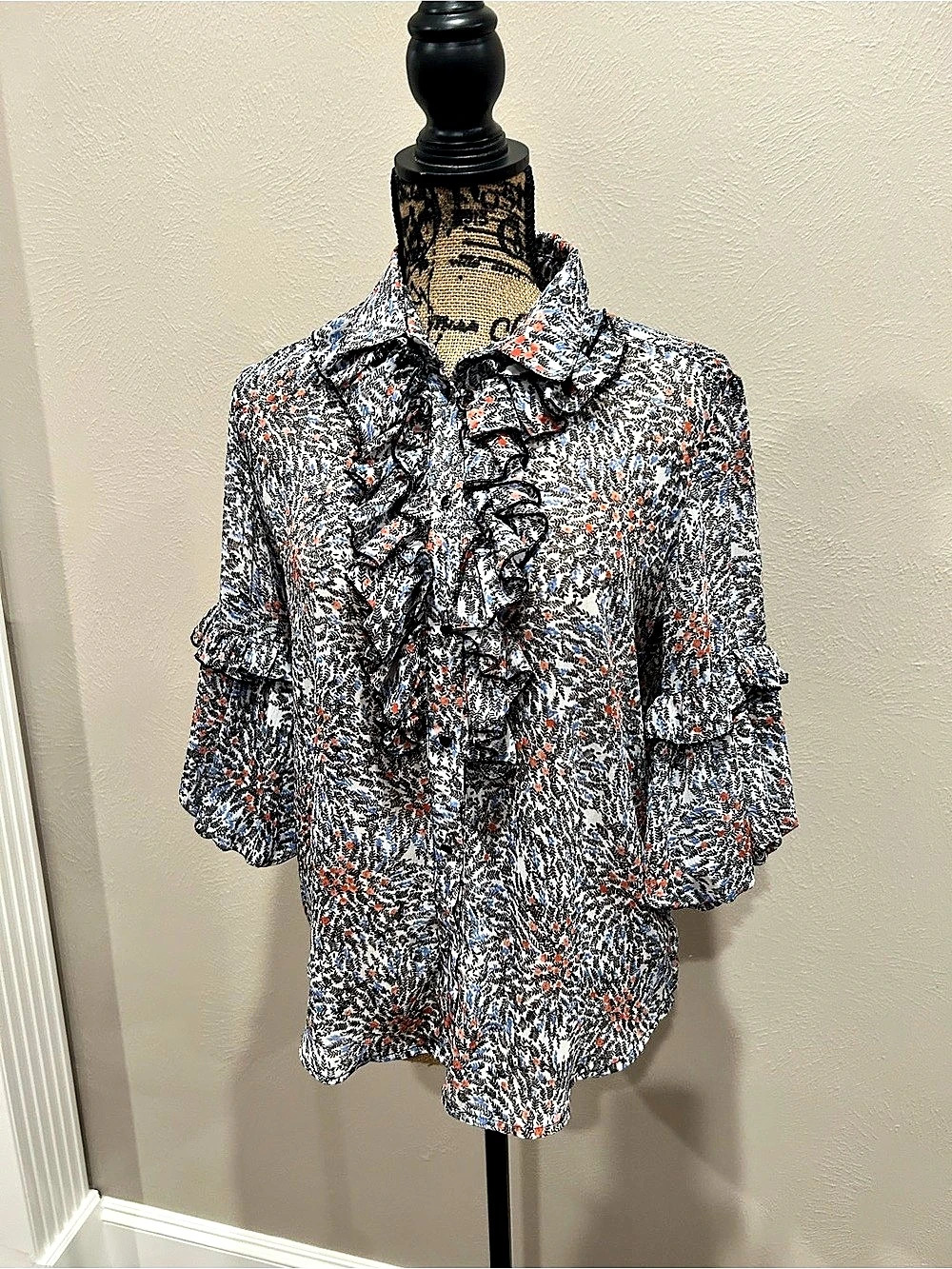 Alberto Makali Floral Ruffle Blouse in Gray & Blue Size Small good condition